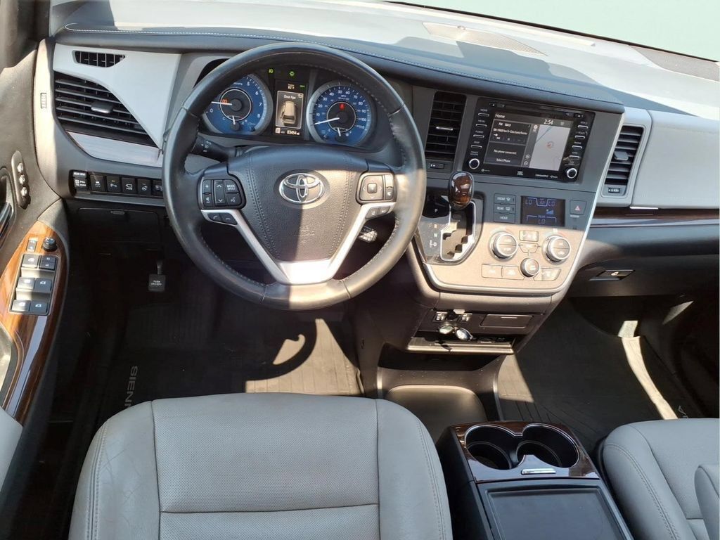 Used 2020 Toyota Sienna Limited Premium FWD image 14