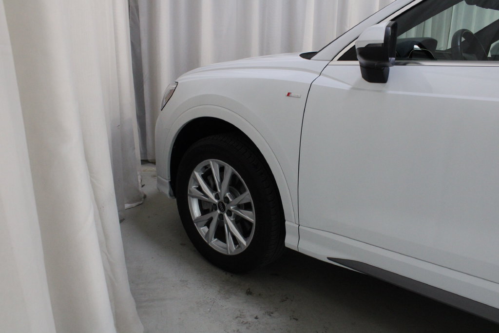Used 2024 Audi Q3 2.0T Premium w/ Convenience Package AWD/4WD image 30