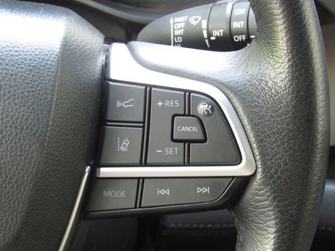 Used 2023 Toyota Sienna XLE w/ XLE Plus Package AWD/4WD image 30