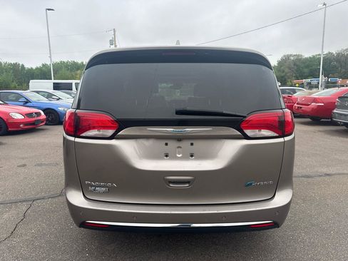 Used 2018 Chrysler Pacifica Limited w/ Advanced Safetytec Group FWD image 6