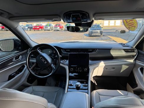 Used 2022 Jeep Grand Cherokee L Overland image 8