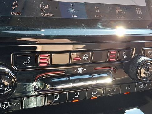 Used 2022 Jeep Grand Cherokee Limited AWD/4WD image 25