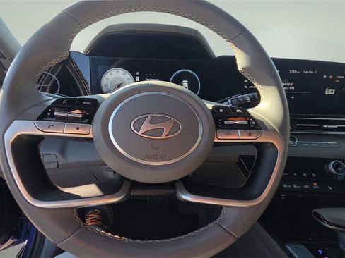 Used 2024 Hyundai Elantra SEL w/ Convenience Package image 11