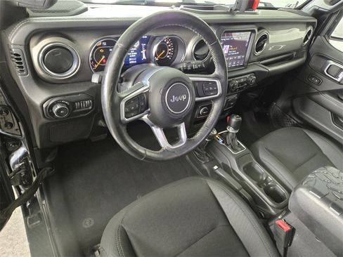 Used 2019 Jeep Wrangler Unlimited Sahara image 15