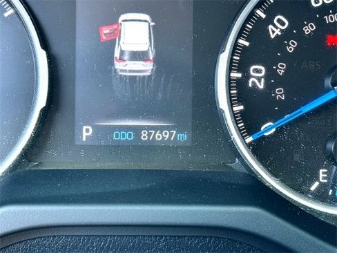 Used 2022 Toyota RAV4 XLE Premium image 18