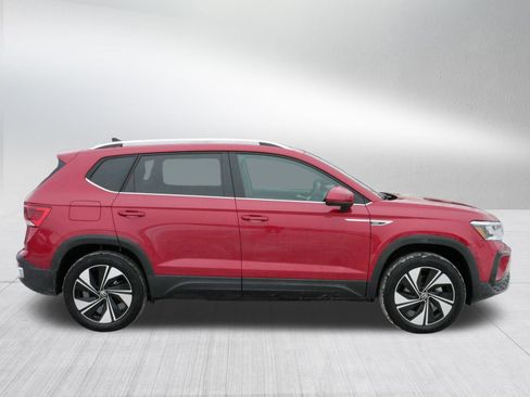 Certified 2024 Volkswagen Taos SE image 8