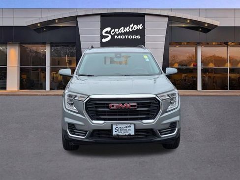 Used 2024 GMC Terrain SLE w/ Driver Convenience Package image 8