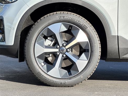 New 2026 Volvo XC40 B4 Plus image 25