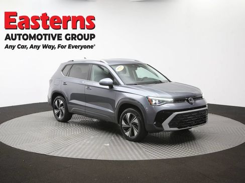 Used 2025 Volkswagen Taos SE AWD/4WD image 47