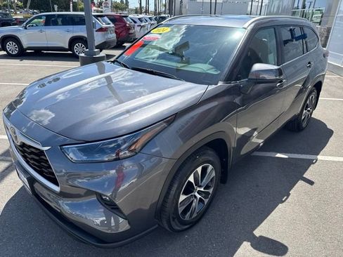 Certified 2024 Toyota Highlander XLE FWD image 19
