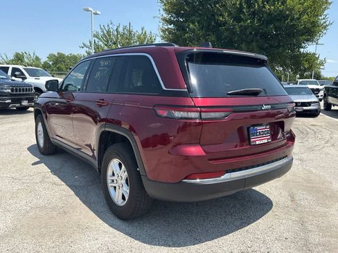 Used 2024 Jeep Grand Cherokee Laredo RWD image 3