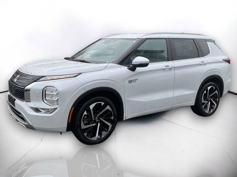 Used 2023 Mitsubishi Outlander SEL image 2
