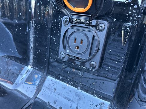 Used 2023 Chevrolet Colorado Z71 w/ Z71 Convenience Package 2 image 12