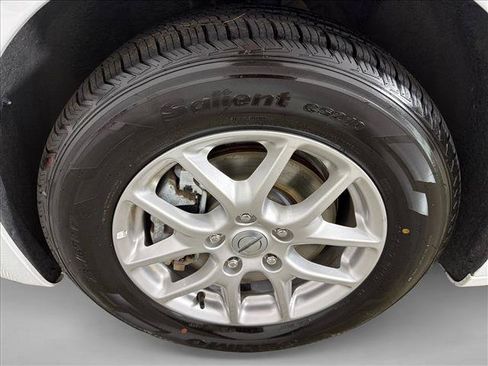 Used 2024 Chrysler Pacifica Touring-L FWD image 11