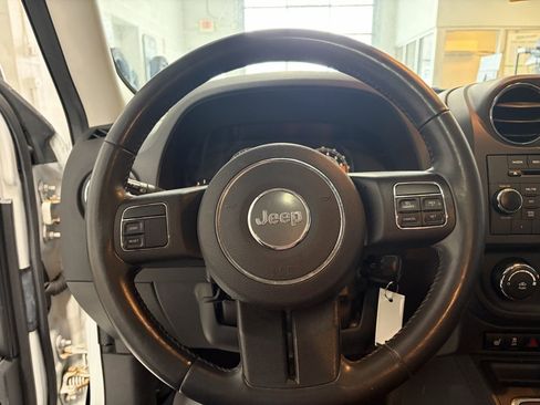 Used 2014 Jeep Patriot High Altitude image 12