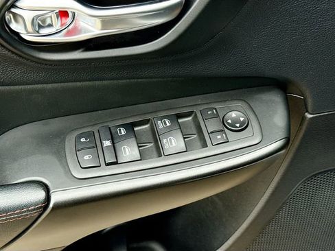 Used 2022 Jeep Cherokee Trailhawk image 18