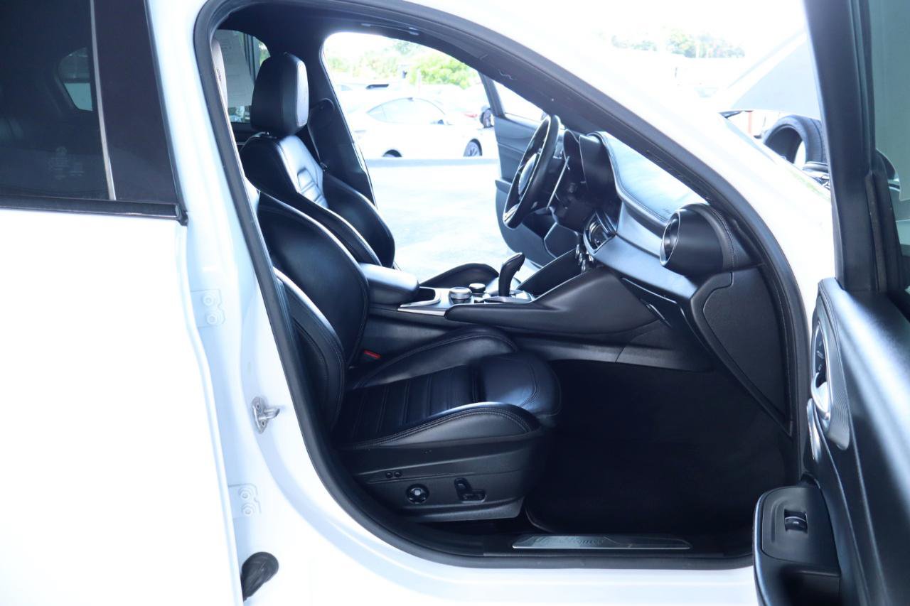 Used 2023 Alfa Romeo Giulia Veloce RWD image 37