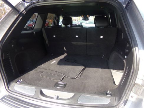 Used 2019 Jeep Grand Cherokee Limited image 36