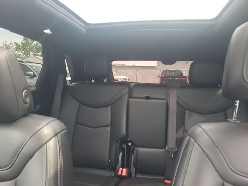 Used 2022 Cadillac XT5 Premium Luxury w/ Technology Package AWD/4WD image 9