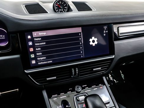 Used 2022 Porsche Cayenne Turbo w/ Assistance Package image 20