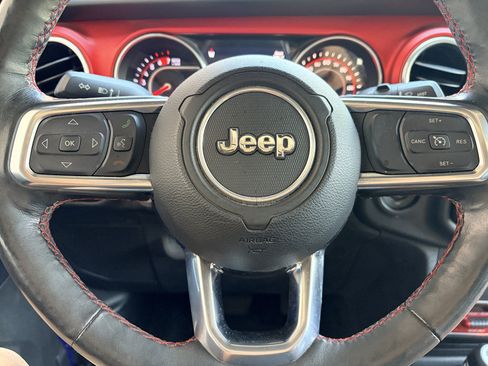 Used 2018 Jeep Wrangler Unlimited Rubicon w/ Dual Top Group AWD/4WD image 13