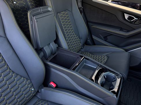 Used 2021 Lamborghini Urus image 37