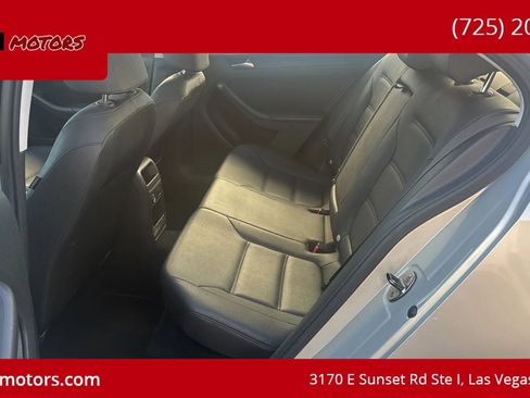 Used 2012 Volkswagen Jetta SE FWD image 12