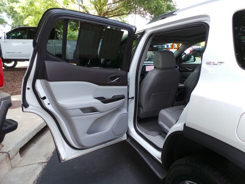Used 2022 GMC Acadia SLT FWD image 35