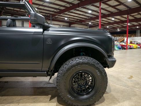 Used 2023 Ford Bronco Badlands image 11