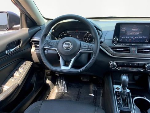 Used 2024 Nissan Altima 2.5 SV image 8