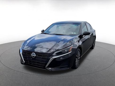 Used 2025 Nissan Altima 2.5 SV FWD image 6