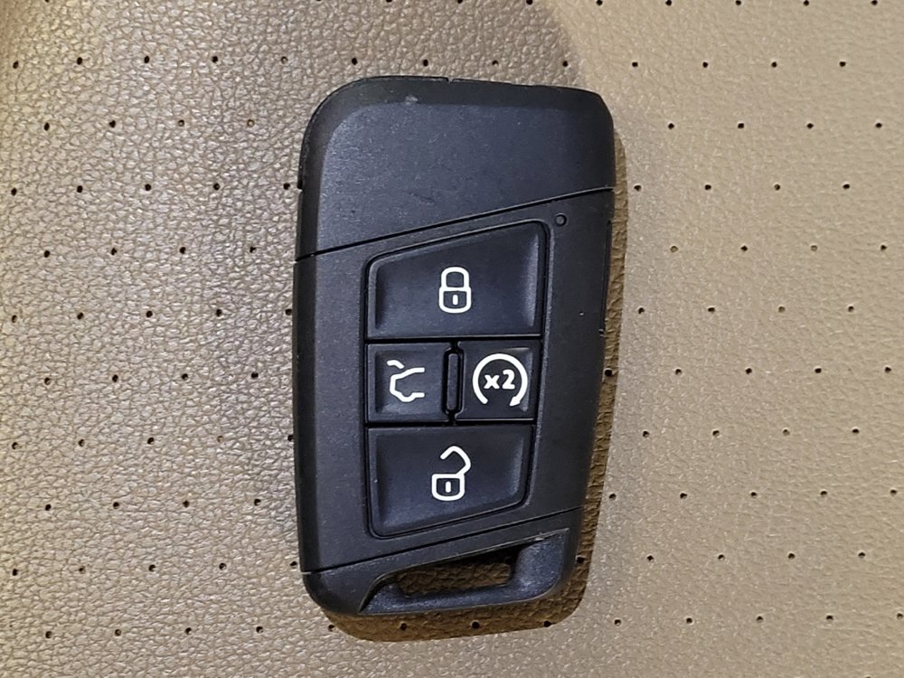 Used 2021 Volkswagen Atlas Cross Sport SE w/ Panoramic Sunroof Package FWD image 32