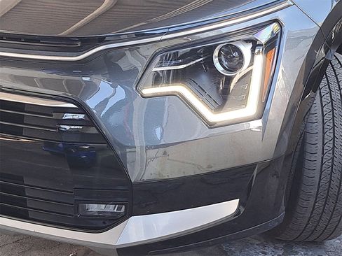 Used 2023 Kia Niro EX Touring image 31