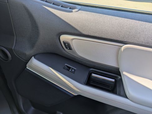 Certified 2025 Ford Expedition Active image 38