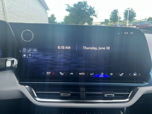 Used 2025 Chevrolet Equinox EV LT FWD image 26