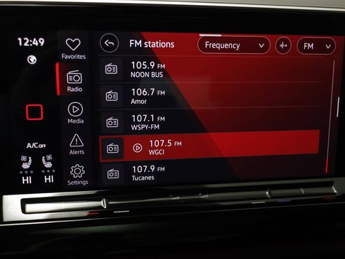 Used 2025 Volkswagen Atlas Cross Sport SEL R-Line image 9