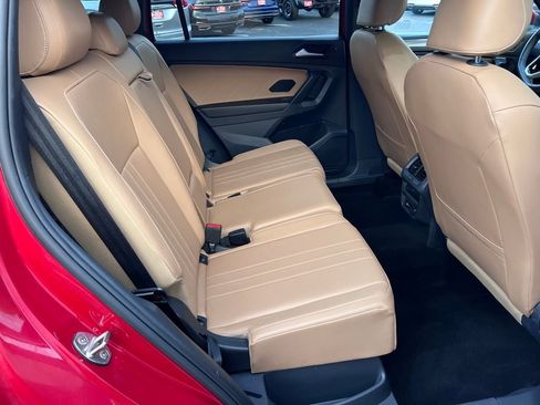 Used 2022 Volkswagen Tiguan SE image 56