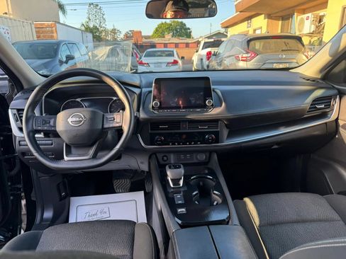 Used 2025 Nissan Rogue SV FWD image 12