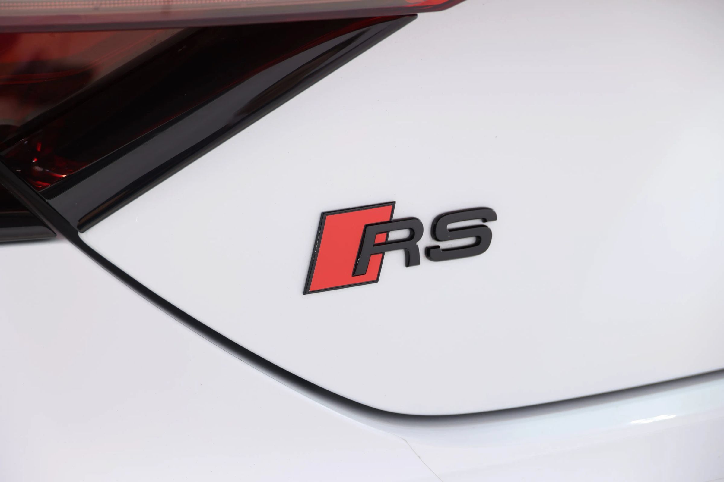 Used 2023 Audi RS e-tron GT w/ Carbon Performance Package AWD/4WD image 69