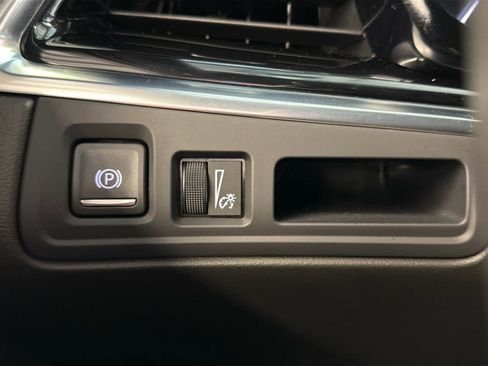 Used 2025 Cadillac XT6 Premium Luxury image 45