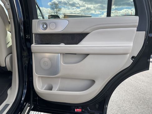 Used 2019 Lincoln Navigator Reserve w/ Cargo Package image 17