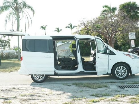 Used 2021 Ford Transit Connect XLT FWD image 8