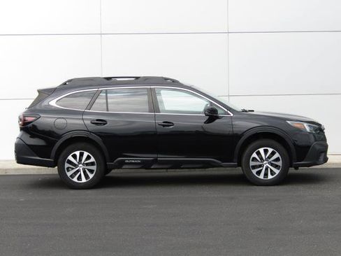 Used 2022 Subaru Outback Premium AWD/4WD image 3