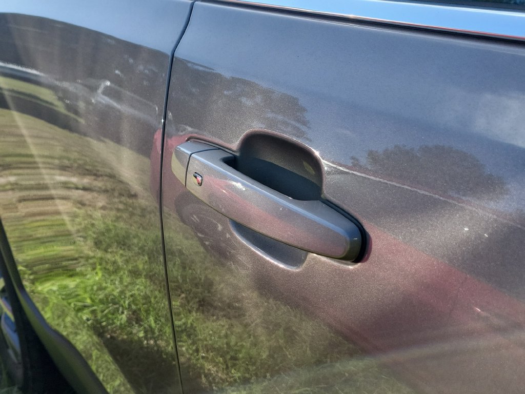 Used 2023 GMC Acadia SLT FWD image 17