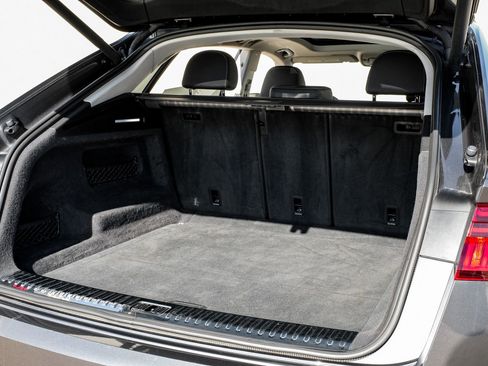 Used 2020 Audi Q8 Premium Plus image 47