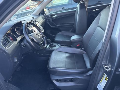 Used 2018 Volkswagen Tiguan SE image 6