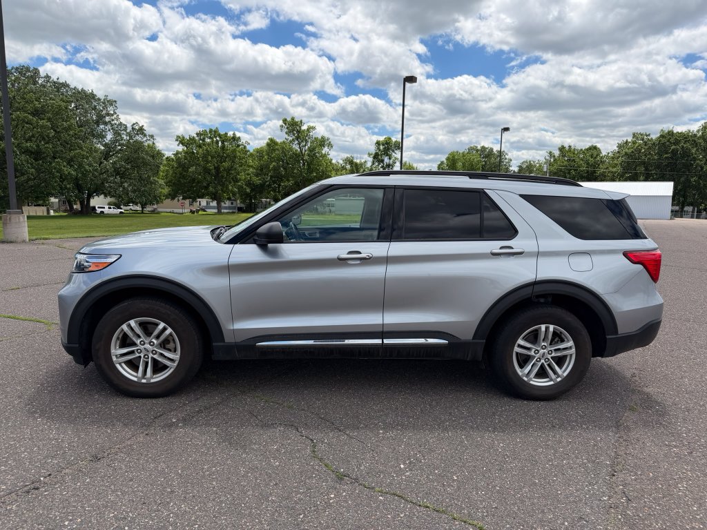 Used 2022 Ford Explorer XLT w/ Equipment Group 202A AWD/4WD image 6