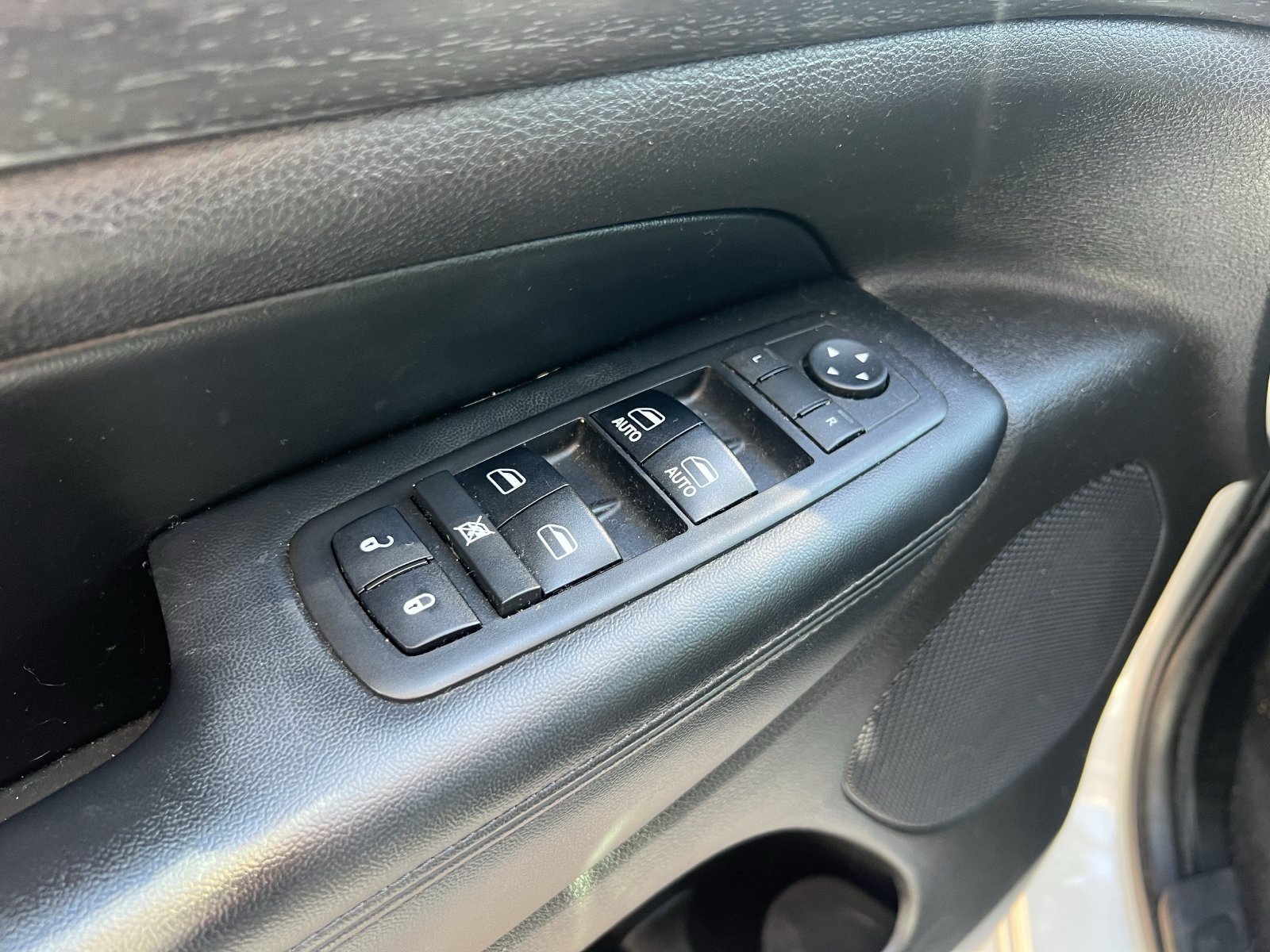 Used 2018 Jeep Grand Cherokee Altitude RWD image 9