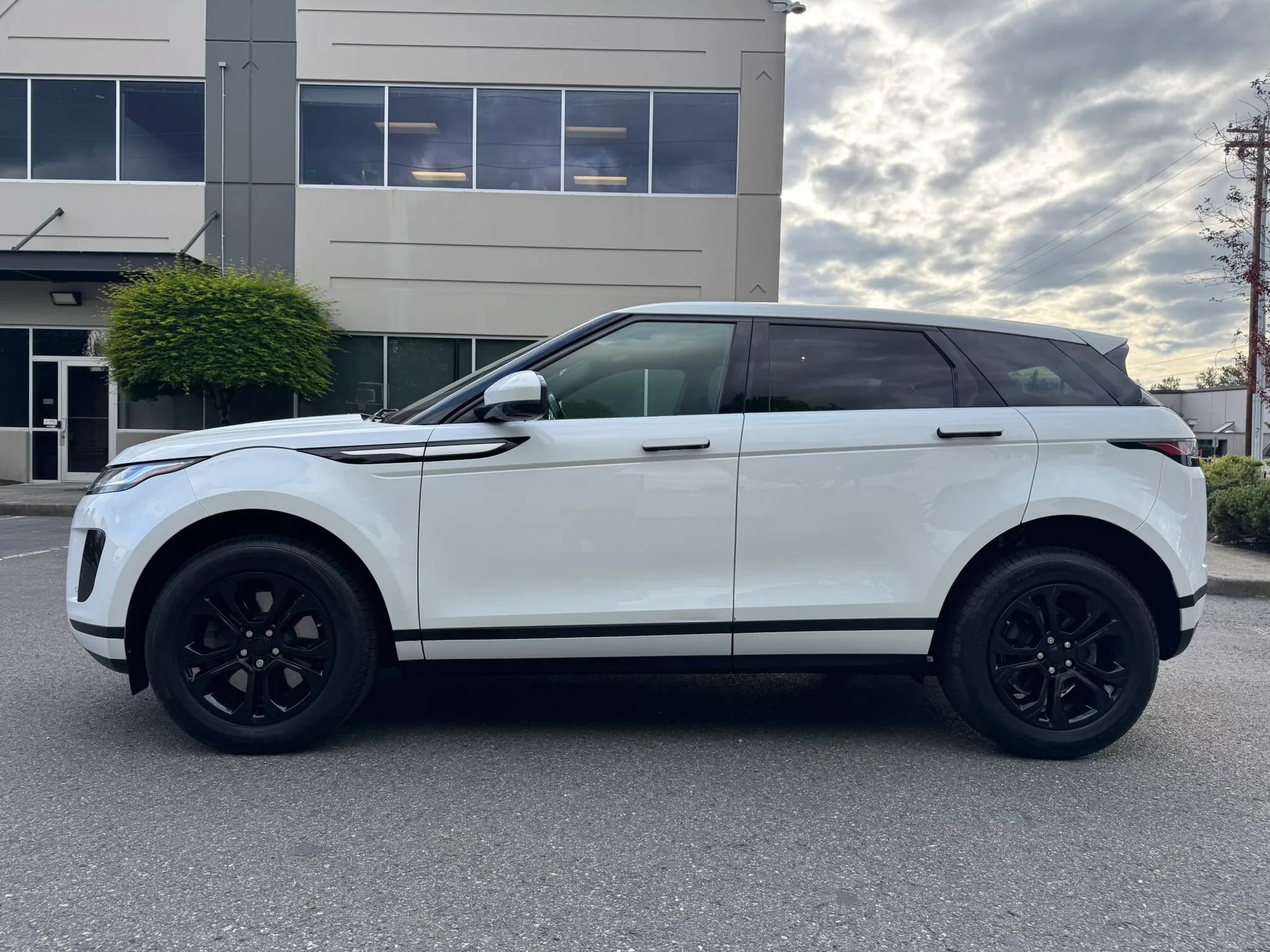 Used 2020 Land Rover Range Rover Evoque S AWD/4WD image 6