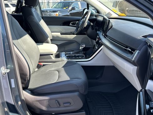 Used 2023 Kia Carnival SX Prestige image 12